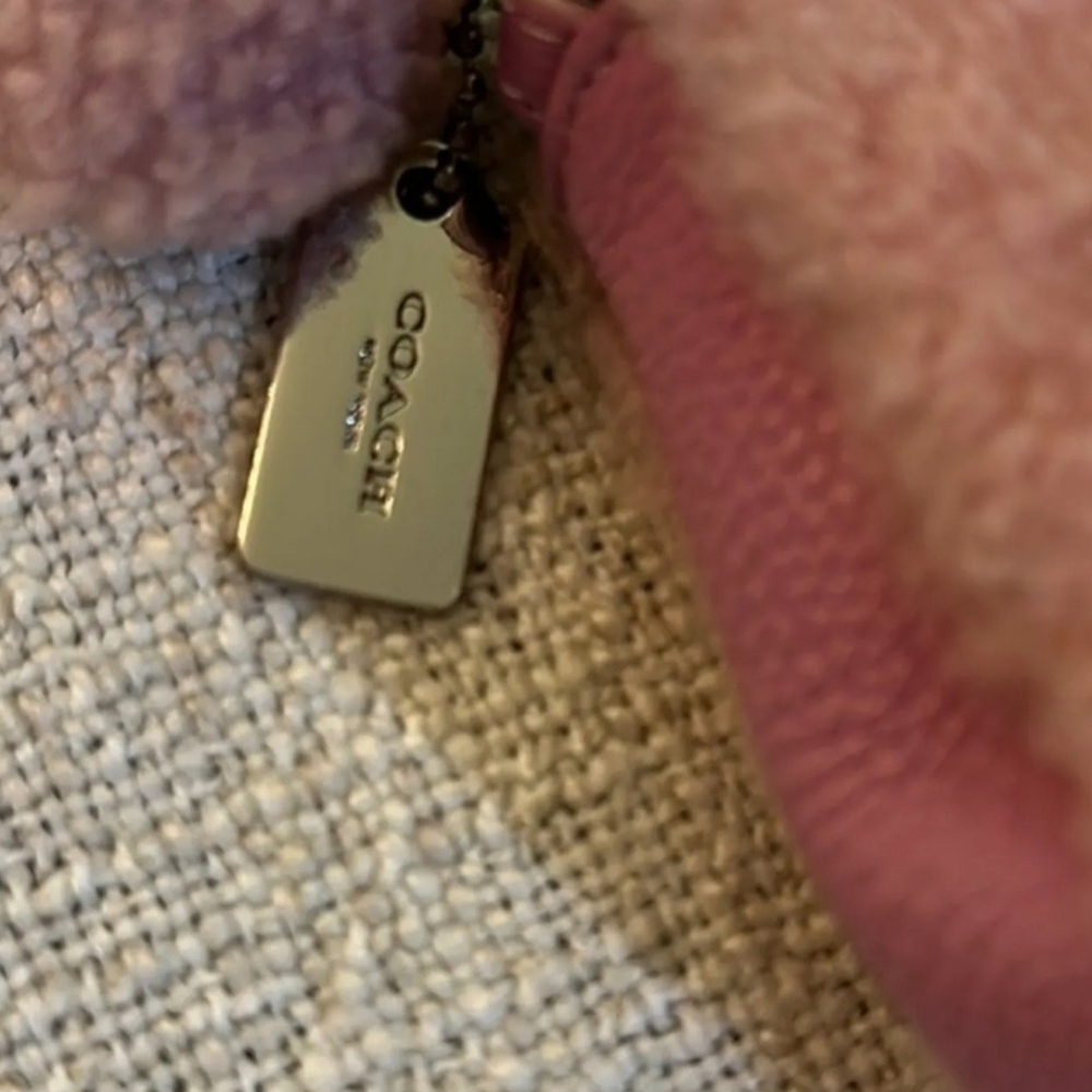 Coach Plush Pink Sherpa Wristlet NEVER USED - Picture 4 of 4